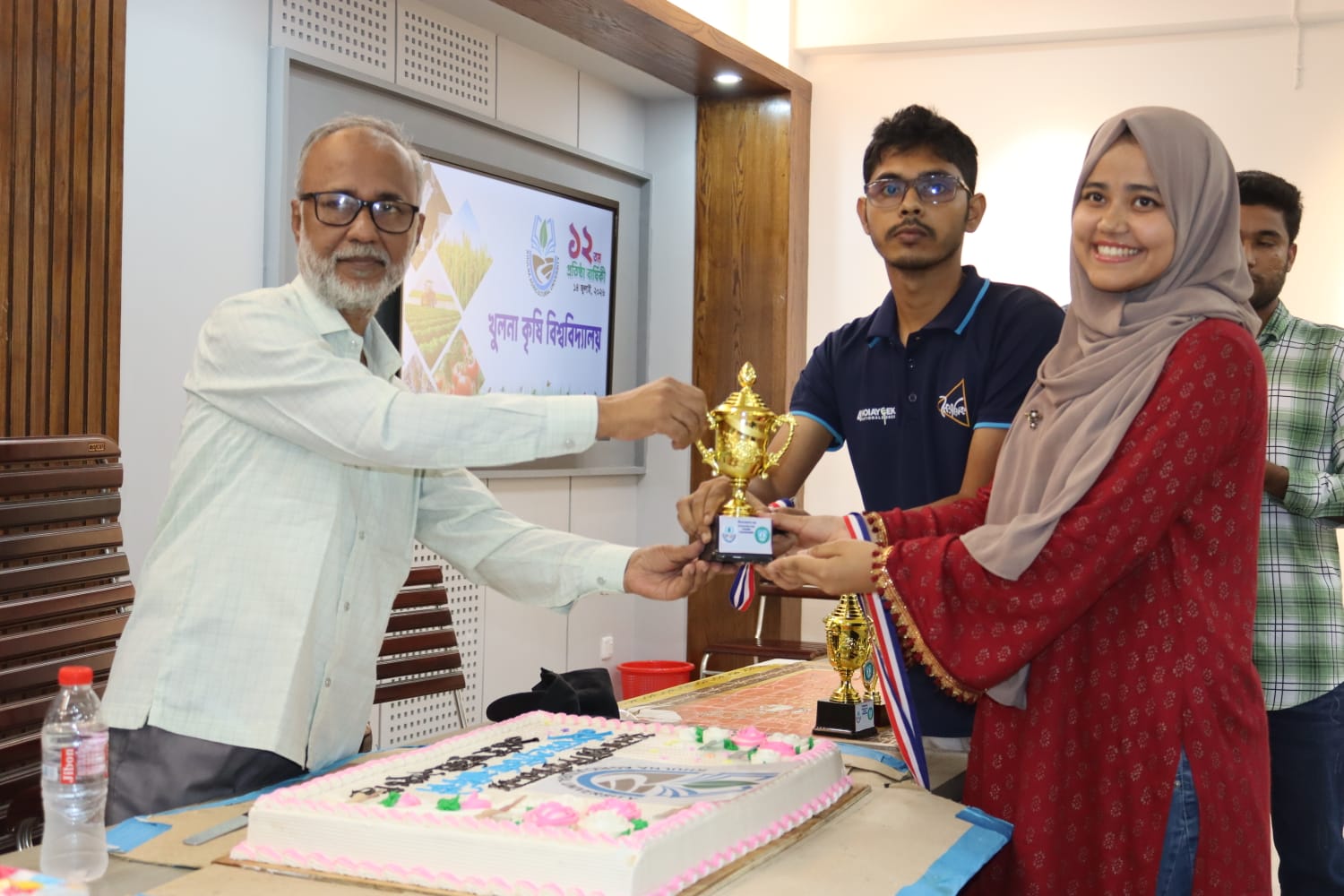 বর্ণাঢ্য আয়োজনে খুলনা কৃষি বিশ্ববিদ্যালয় দিবস উদযাপন
