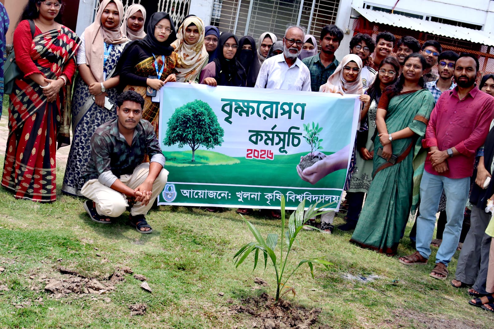 প্রধানমন্ত্রীর নির্দেশনা বাস্তবায়নে খুকৃবিতে বৃক্ষরোপণ কর্মসূচি পালিত